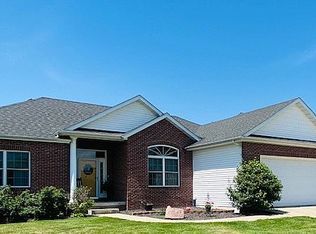 991 S 1st St, Sherman, IL 62684