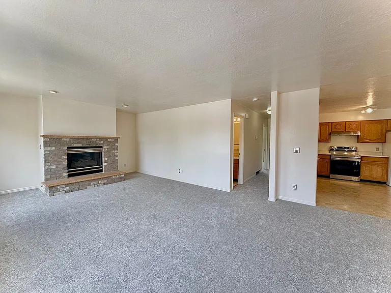 1080 E Elgin Ave — Photo 9