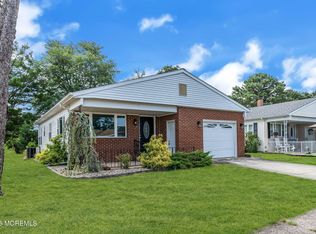 2 Ashcroft Ln, Toms River, NJ 08757