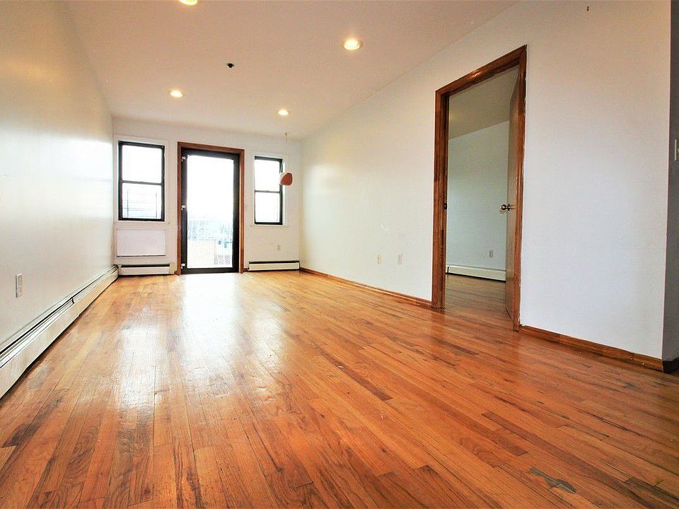 1st image of 343 20th St APT 3