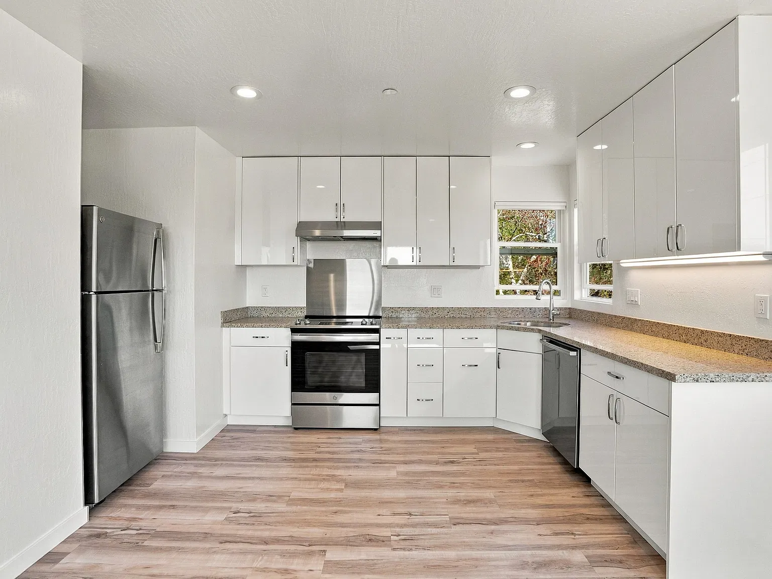 Studio, 502 sqft, $2,600 — Photo 3