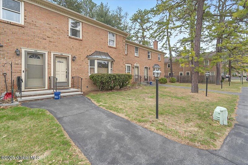 3rd image of 200 Williamsburg Court