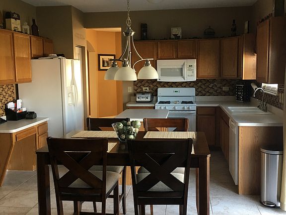 4th image of 687 Warbler Ln