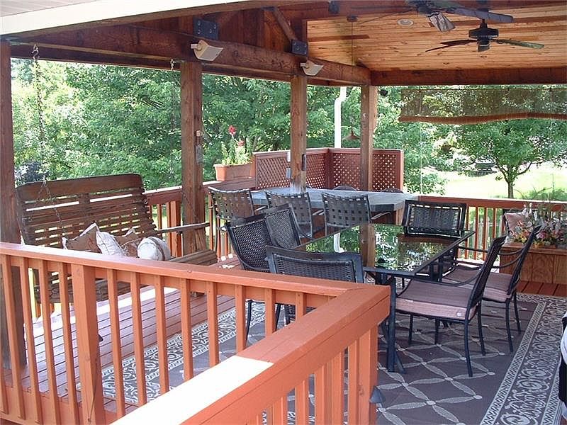 2nd image of 1038 New London Dr