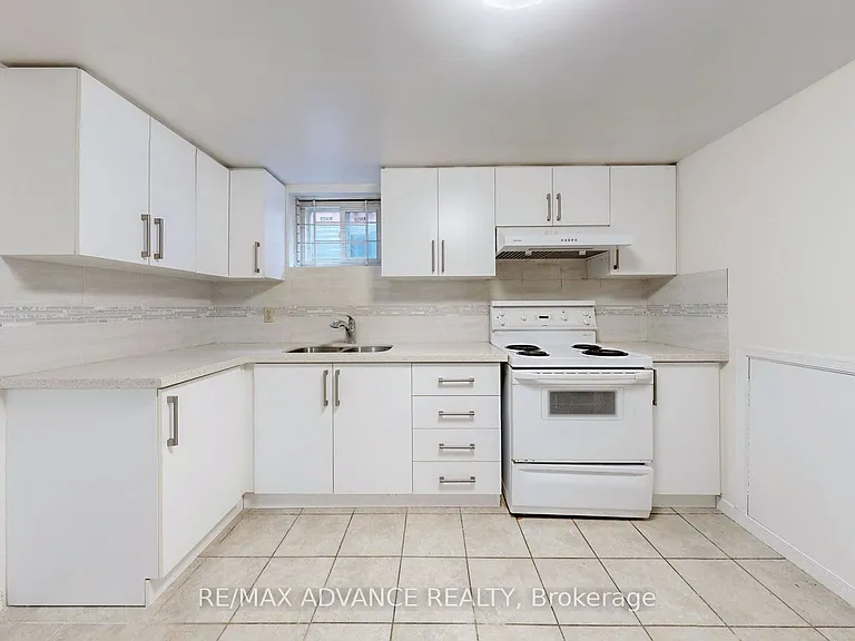 49 Havenview Rd #LOWER — Photo 7