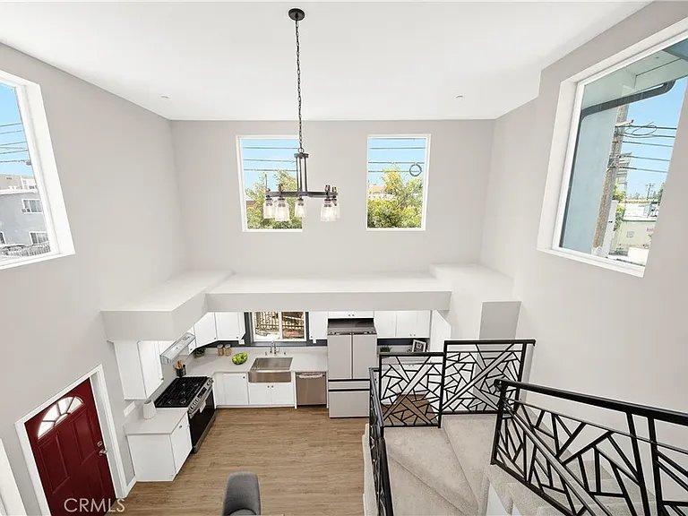 1372 Carmona Ave — Photo 32