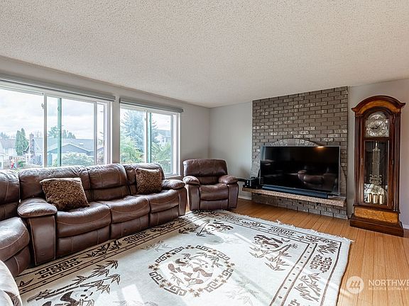 3rd image of 11946 SE 260th Place