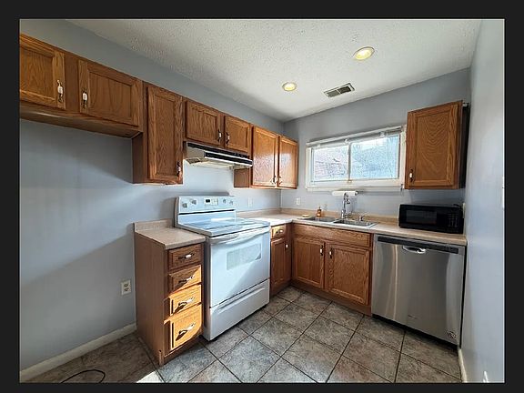 4th image of 921 McLaughlin Run Rd APT 2