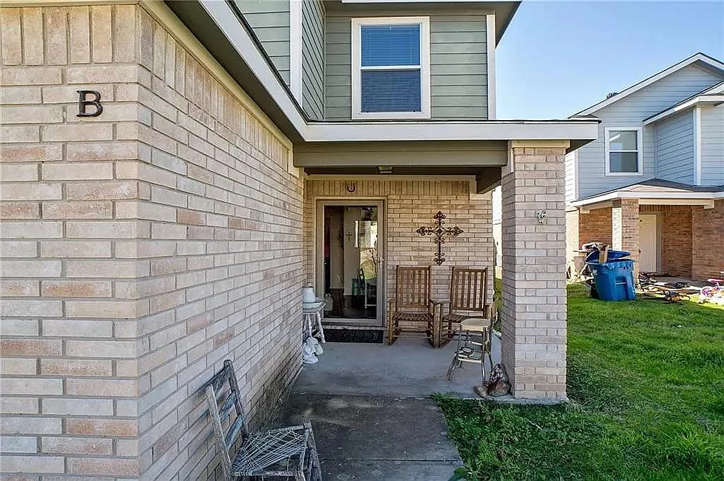 3 bed, 2.5 bath, 1390 sqft, $1,450 — Photo 2