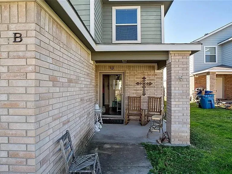 1503 Claremont Cir #B — Photo 2