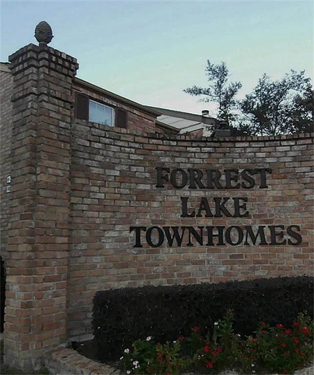 2 bed, 2.5 bath, 1696 sqft, $1,650 — Photo 2