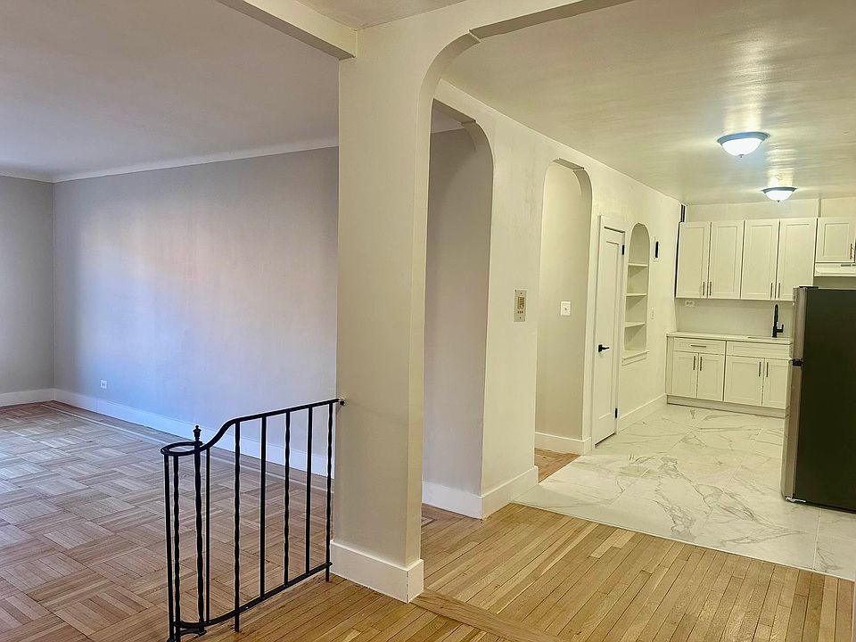 1st image of 4330 44th St APT 3E