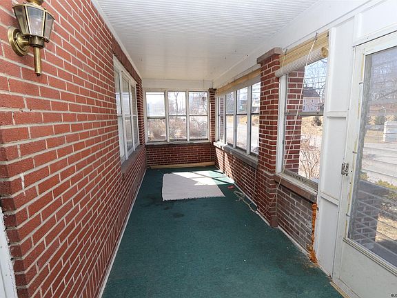 4th image of 2350 Burdett Ave