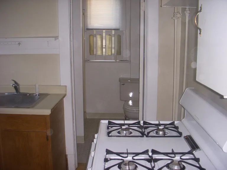 928 E 6th St #5 — Photo 6