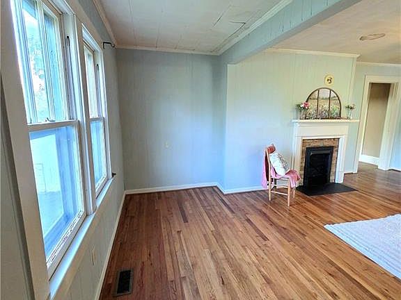 5th image of 139 Washington Ave