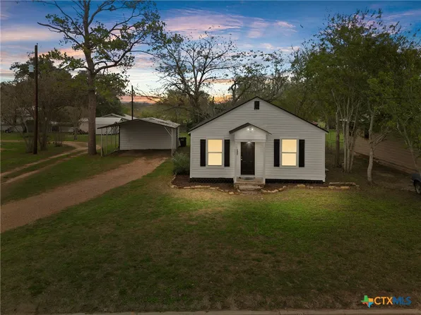 107 Mulberry St, Hallettsville, TX 77964