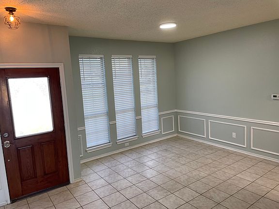 5th image of 2213 Knighthood Ln