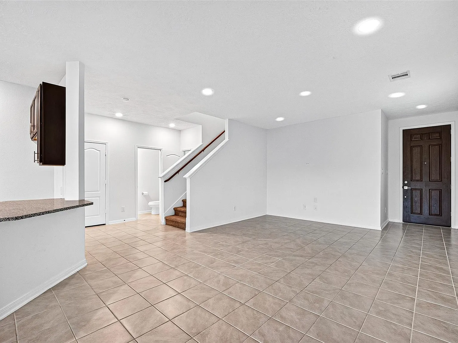 3 bed, 2.5 bath, 1694 sqft, $2,300 — Photo 3