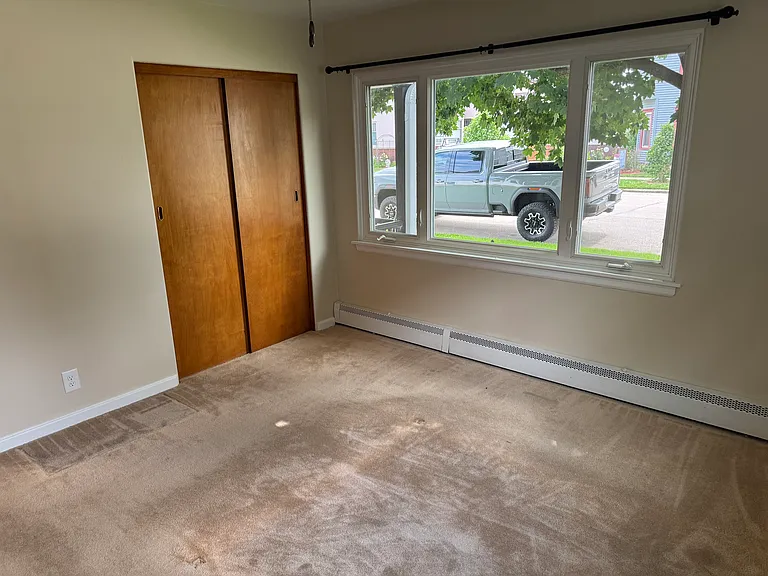 212 N Ottawa Ave — Photo 4