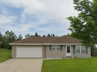 1442 Oriole Dr, Hartford, WI 53027