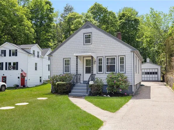 3 Albro Ln, Coventry, RI 02816