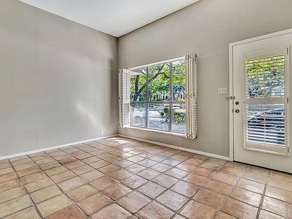 3rd image of 5515 N New Braunfels Ave