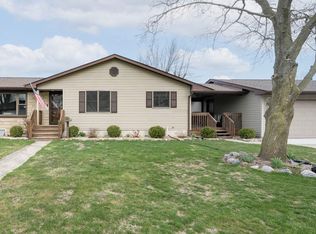 210 E Elizabeth Dr, Crown Point, IN 46307