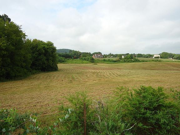 3rd image of 1053 Old Highway 68