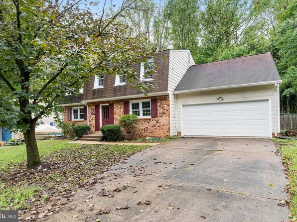 10427 Collingham Dr, Fairfax, VA 22032