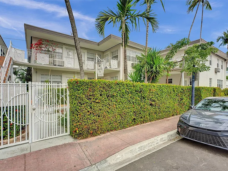 717 Espanola Way #204 — Photo 40