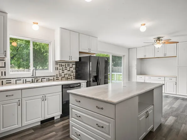 18 Coffey Cir, Madison, WI 53716