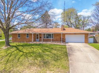 16 Kingswood Dr, Normal, IL 61761