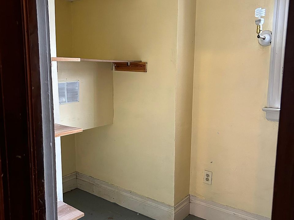1st image of 344 Woodward Ave Floor 1