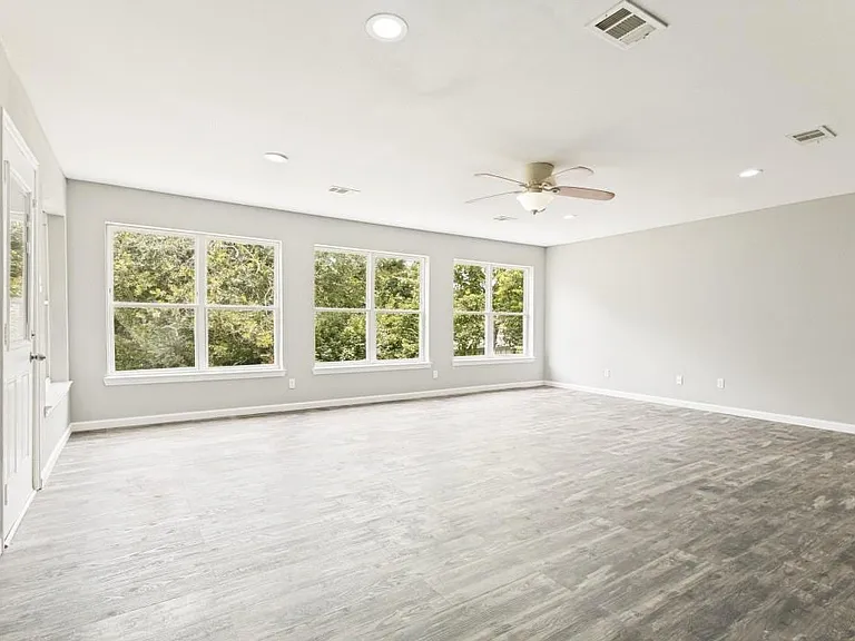 5786 Rockhill Rd — Photo 3