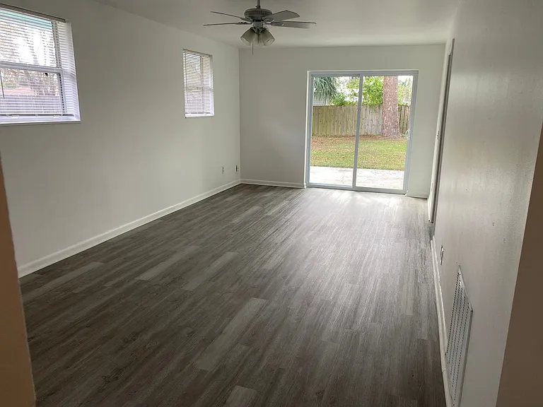2642 Chester Ave — Photo 5