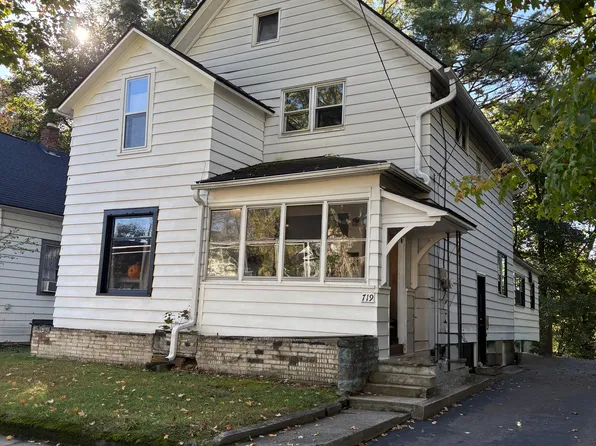 719 Pioneer St, Kalamazoo, MI 49008