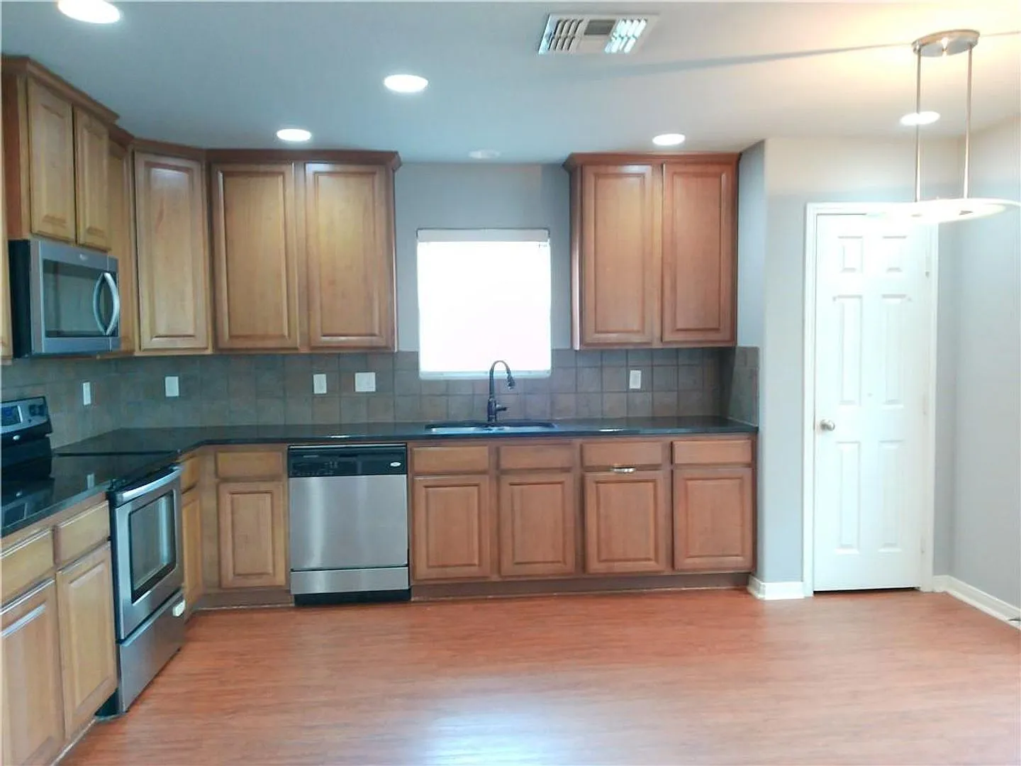 2241 Abeto - 3/Bed 2/Bath - $1975/month — Photo 4