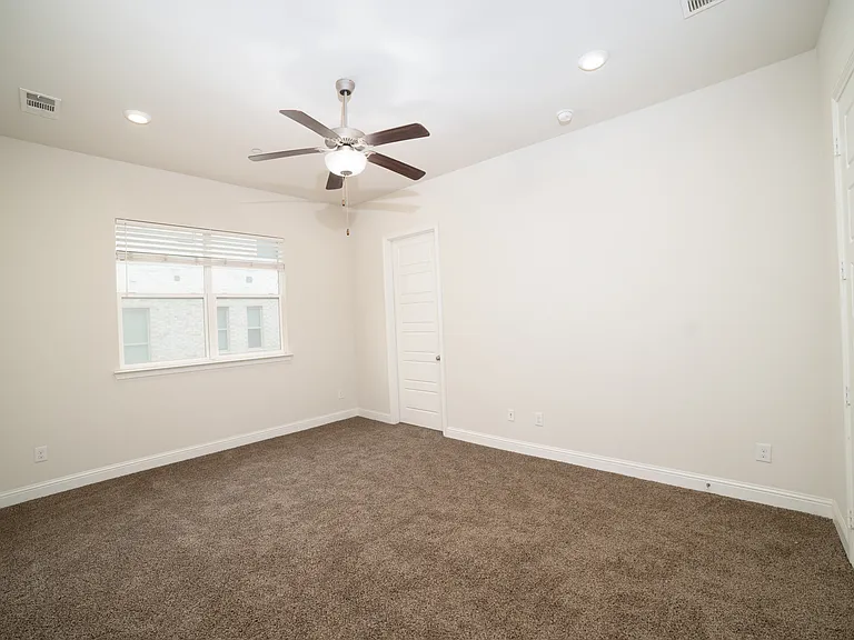 293 Ferndale St — Photo 33