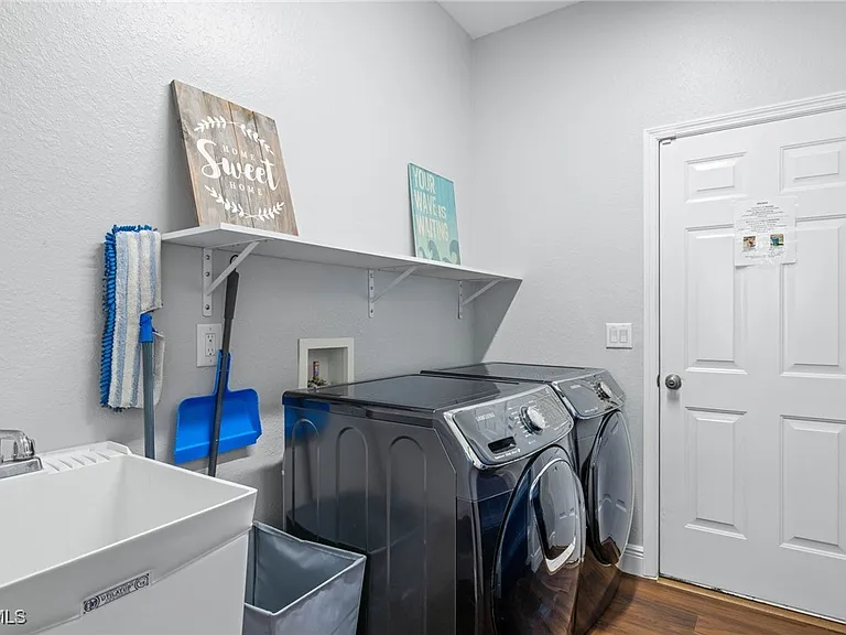 1049 NW 38th Pl — Photo 30