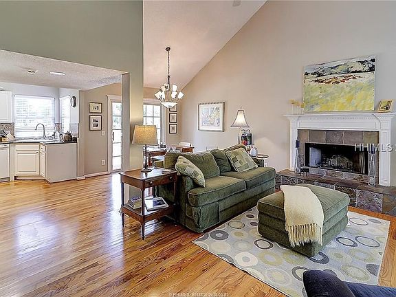 5th image of 22 Chinaberry Dr