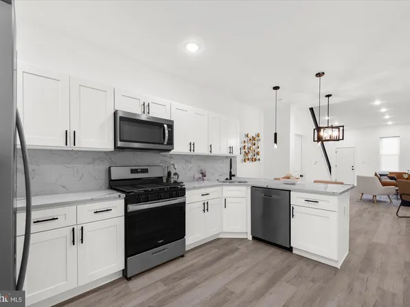 4038 Green St, Philadelphia, PA 19104