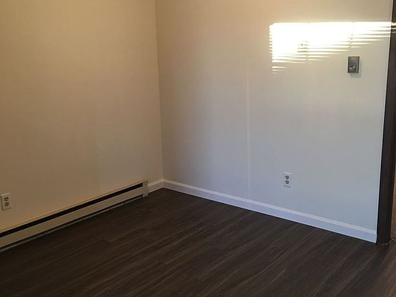 5th image of 3827 Canterbury Dr APT 2