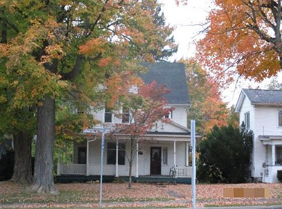 1st image of 718 N Main St