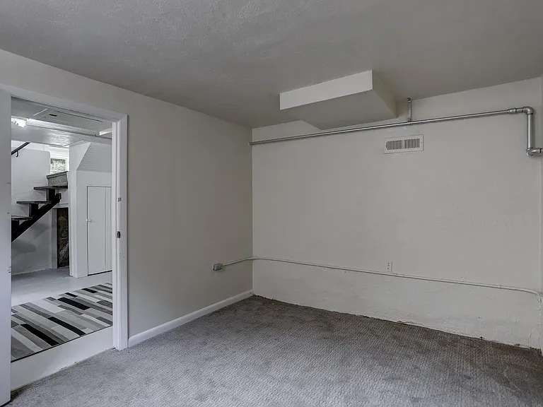 Office /Non conforming guest bedroom