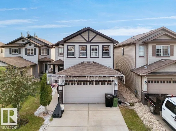 3756 8th St NW, Edmonton, AB T6T 0S1