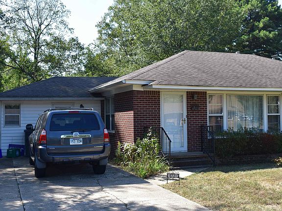 3rd image of 1721 W Arch Ave