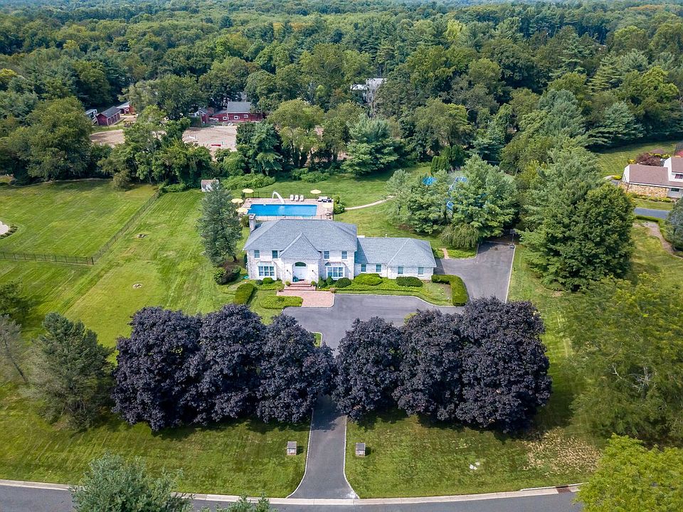 1st image of 15 Carlisle Dr