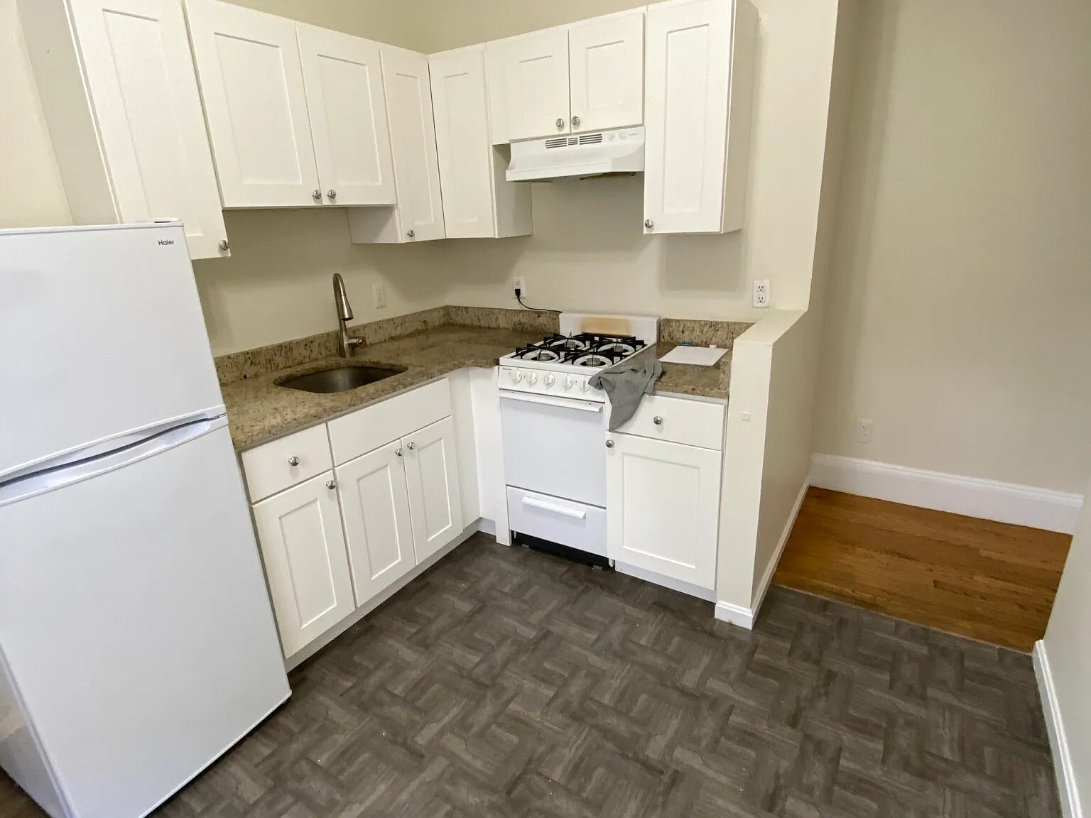 2 bed, 600 sqft, $3,700 — Photo 2