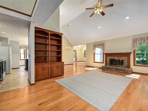 5th image of 2333 Windward Dr