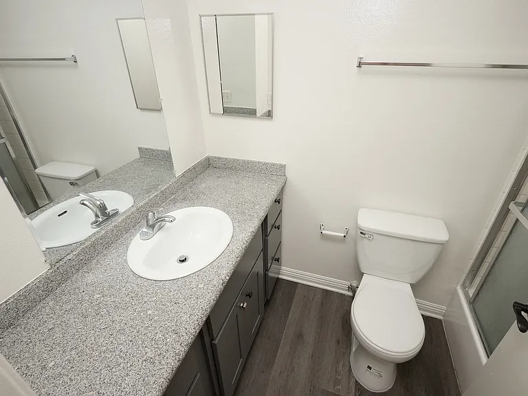 2839 Francis Ave — Photo 18